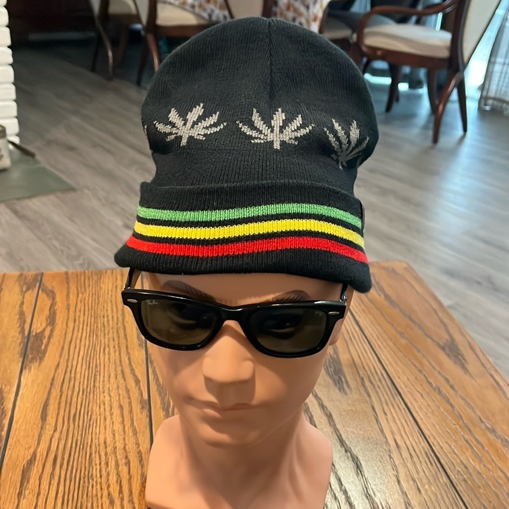 Mens cool leaf beanie in boy🌺